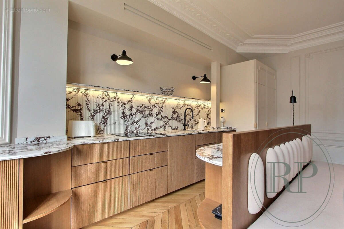 Appartement à PARIS-1E