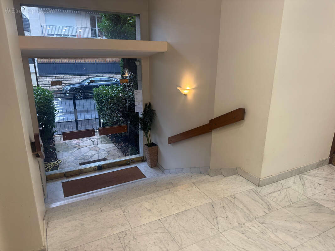 Appartement à NEUILLY-SUR-SEINE