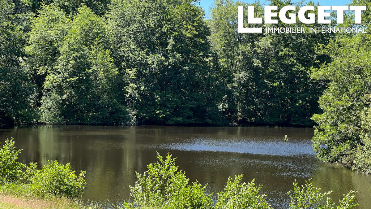Terrain à ABJAT-SUR-BANDIAT