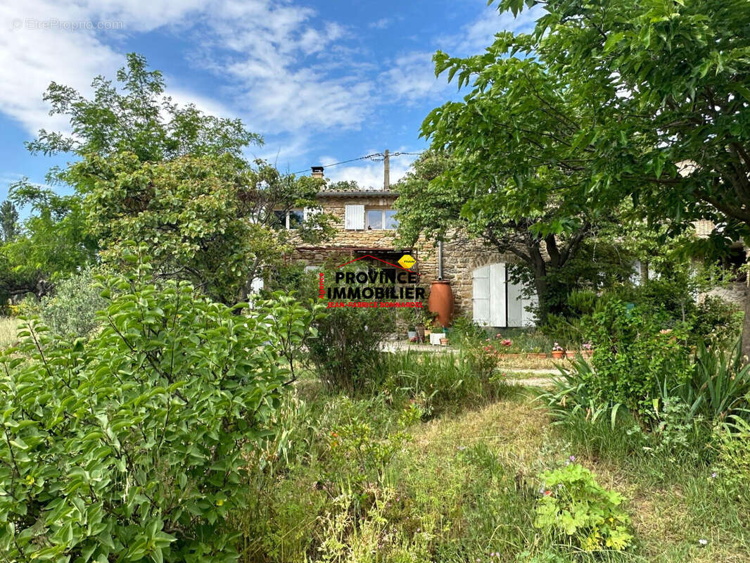 Maison 336 m² à Grignan  - photo 8