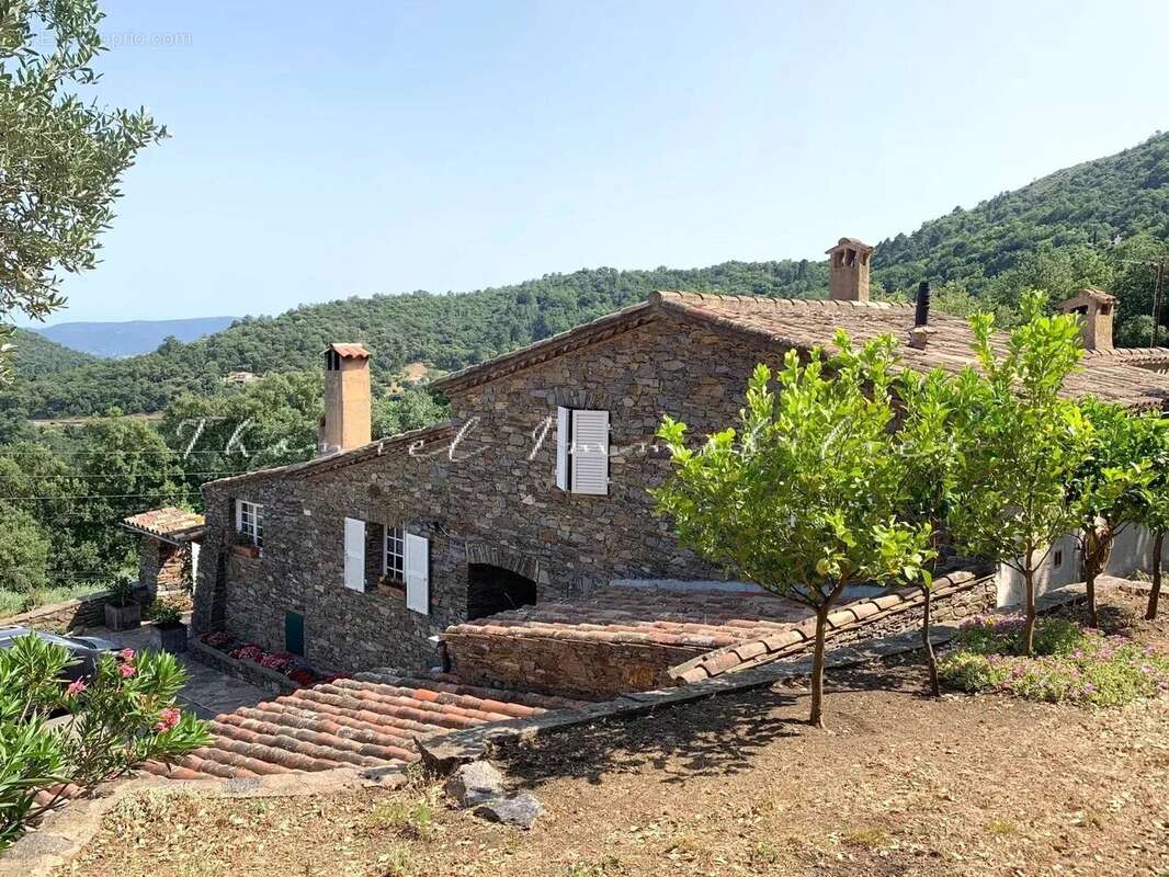 Maison à LA GARDE-FREINET