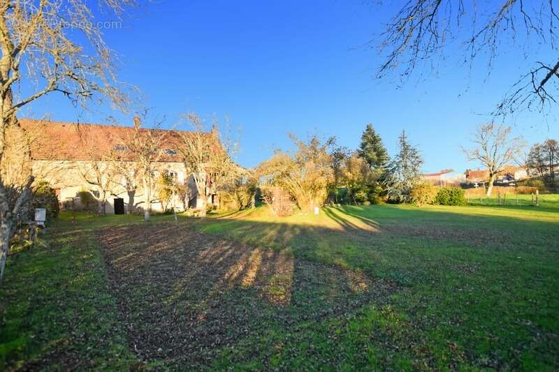 Longère de 136 m2 avec 6900 m2 de terrain, dépendances à Saint emiland - photo 17