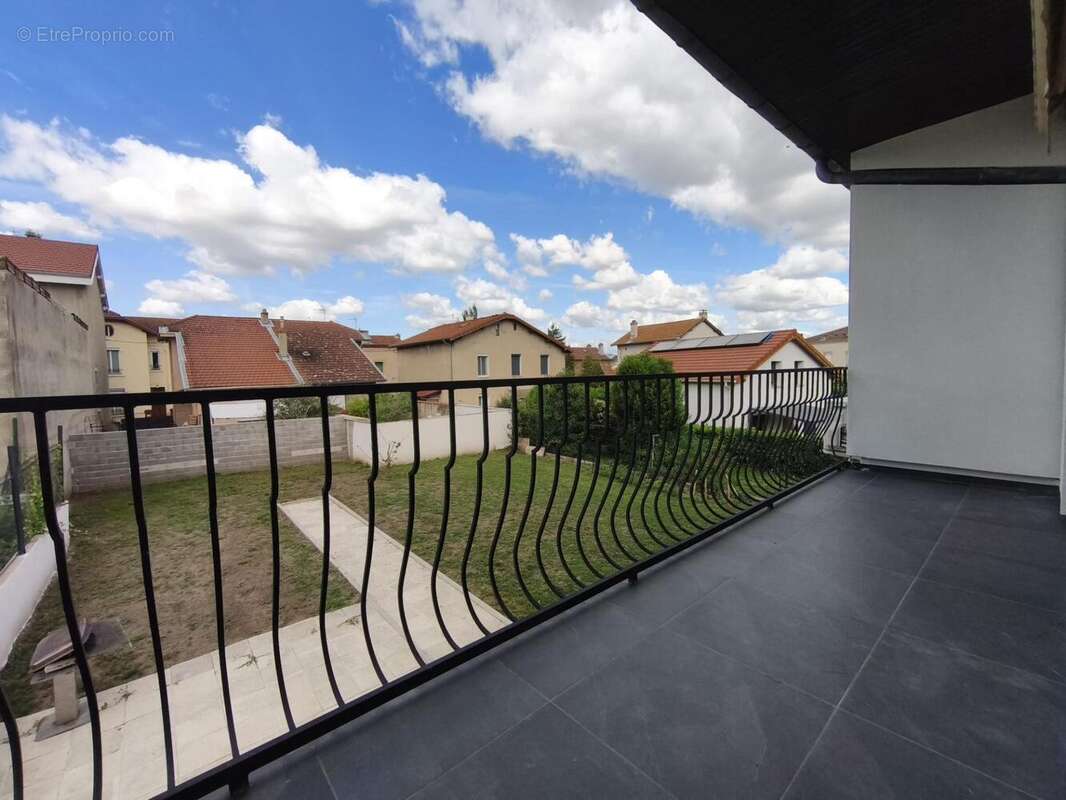 Maison 127 m² à Saint-Chamond  - photo 4