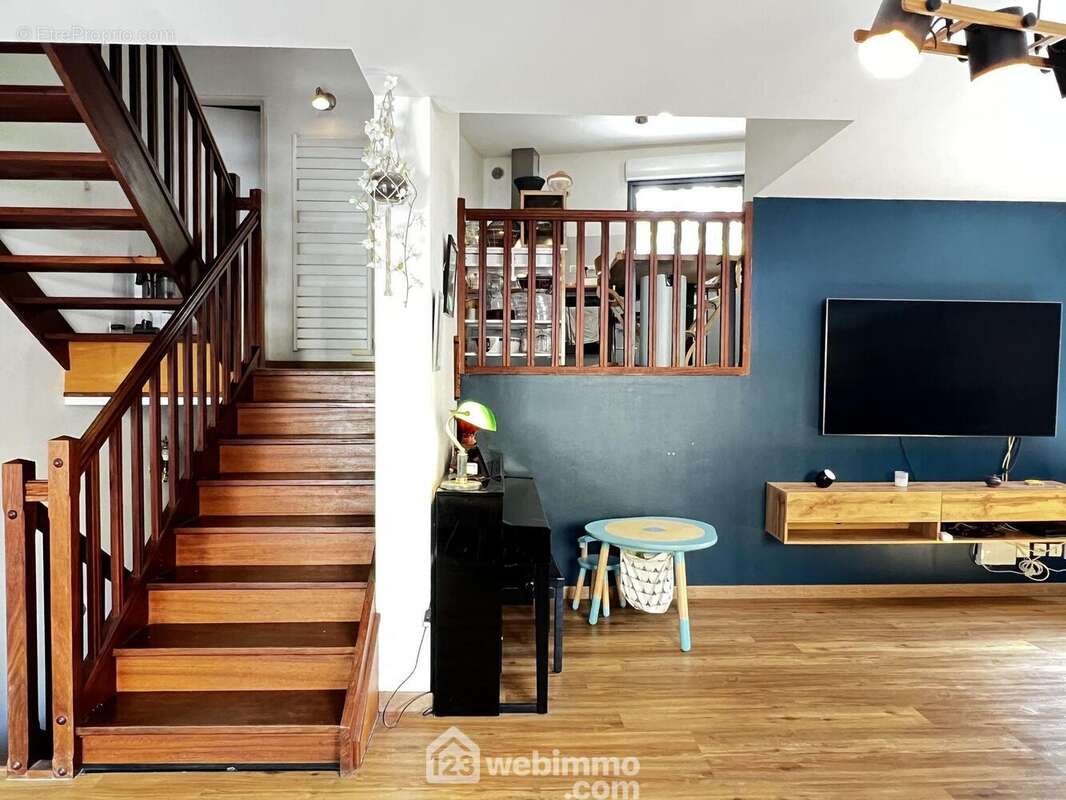 Quelques marches plus haut, - Maison à CHOISY-LE-ROI