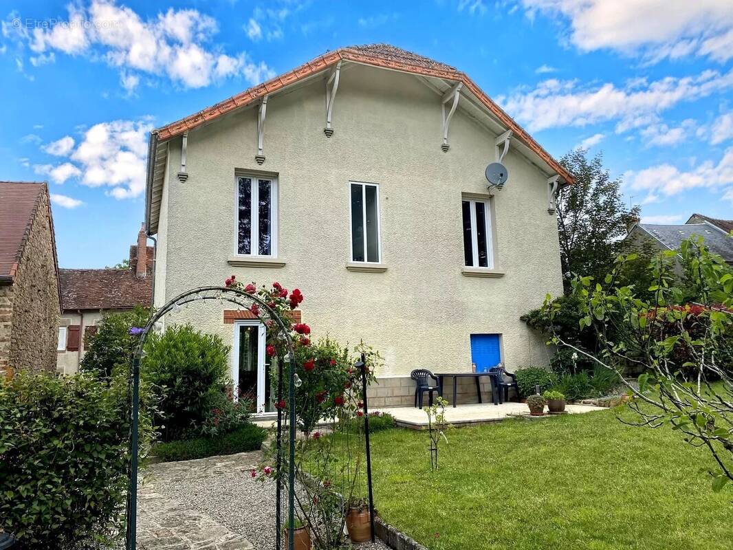 Maison à ARNAC-LA-POSTE
