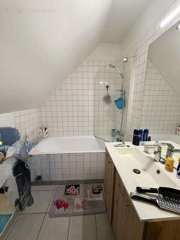 Maison à SAINT-GENOUPH