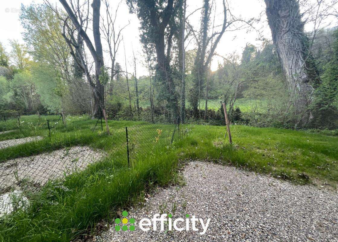 Maison à LA CHAPELLE-DE-LA-TOUR