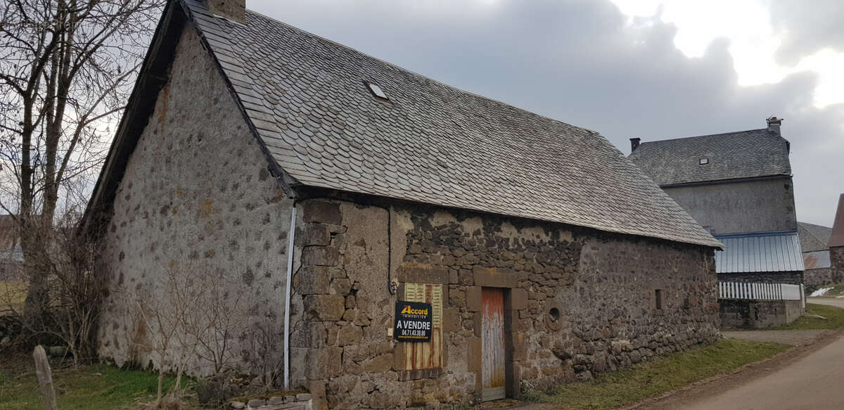 Maison à SEGUR-LES-VILLAS