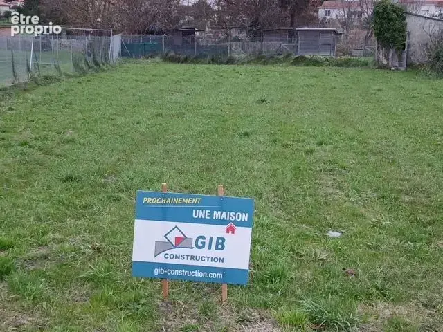 Terrain à MEDIS