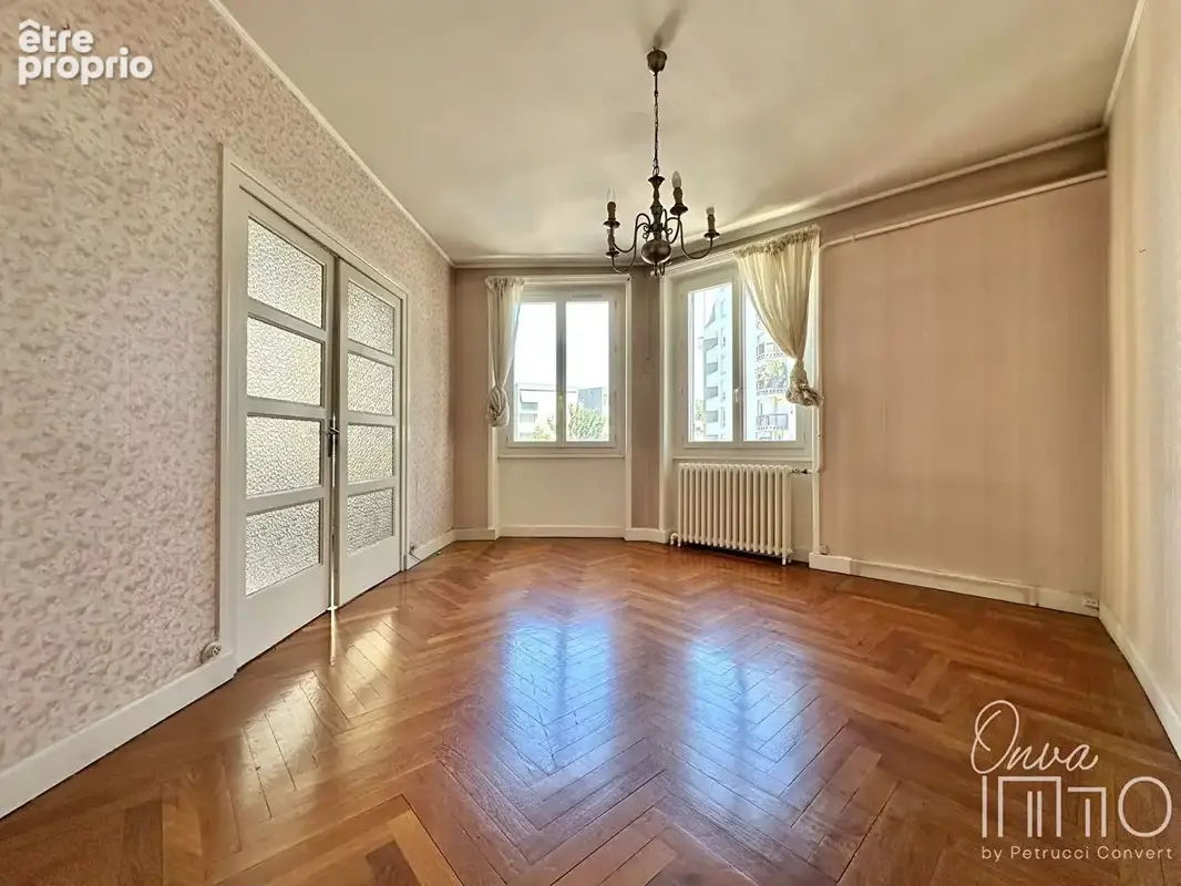 République/Charpennes - T4 de 98m² avec balcon et cave - photo 3