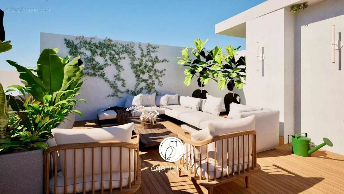 NICE // Carré d'Or - Rue Cronstadt : Appartement 2 pièces - Rénové - Terrasse - Dernier étage - photo 4
