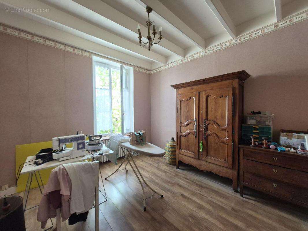 Maison 165 m² à Loulay  - photo 4