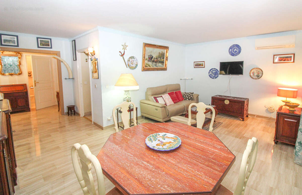 Appartement à MANDELIEU-LA-NAPOULE