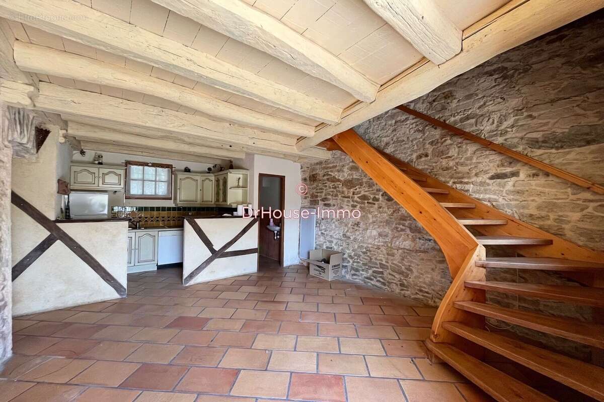 Maison à BROUSSES-ET-VILLARET