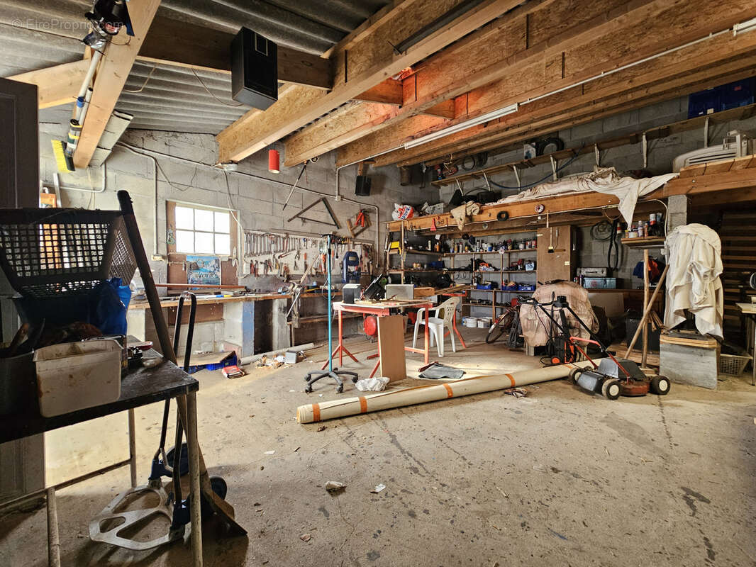 Parking à LA FAUTE-SUR-MER