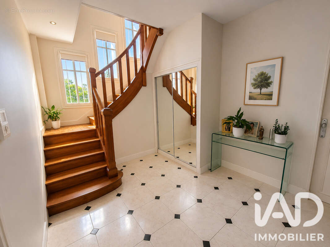 Maison 180 m² à Aiffres  - photo 6