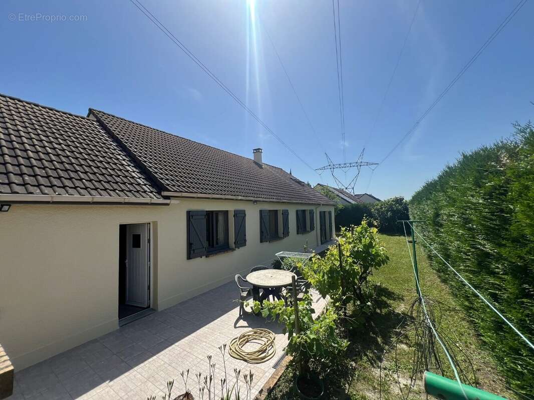 Maison à OLLAINVILLE