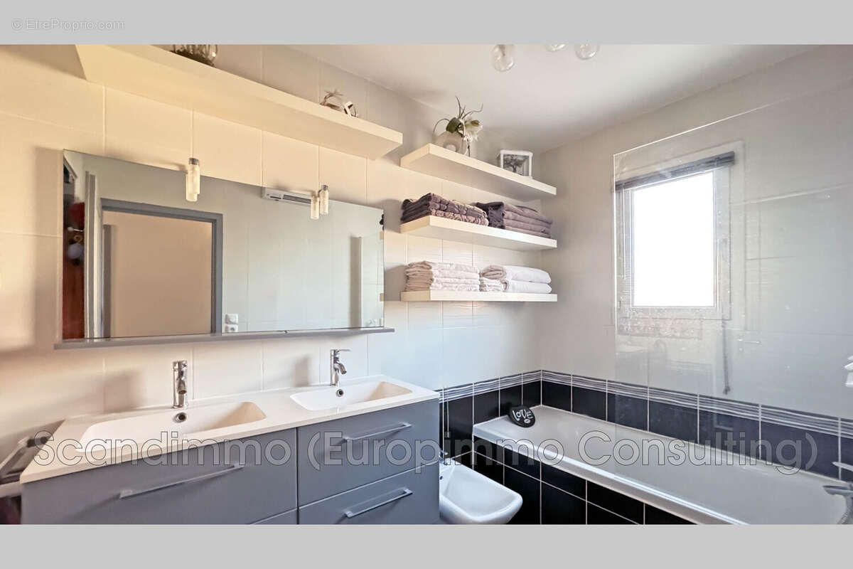 Maison à ROQUEBRUNE-SUR-ARGENS