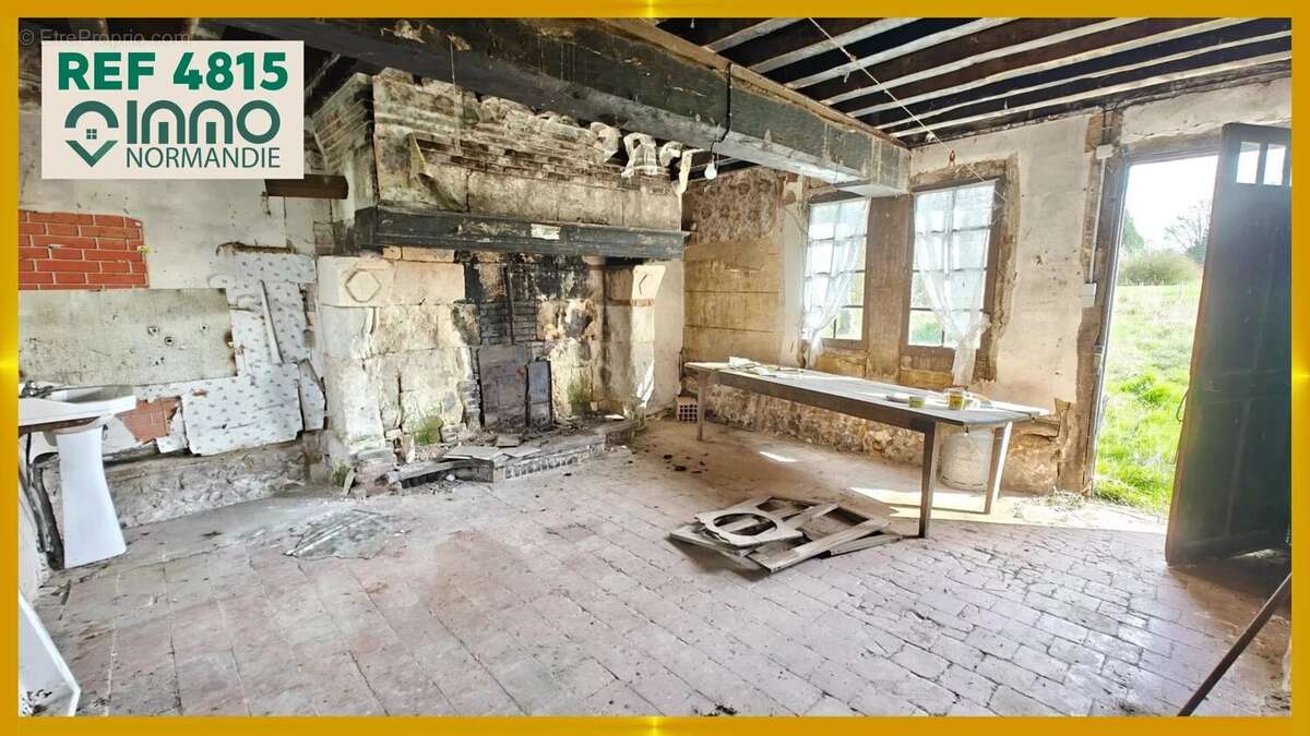 Maison à SAINT-CYR-DE-SALERNE