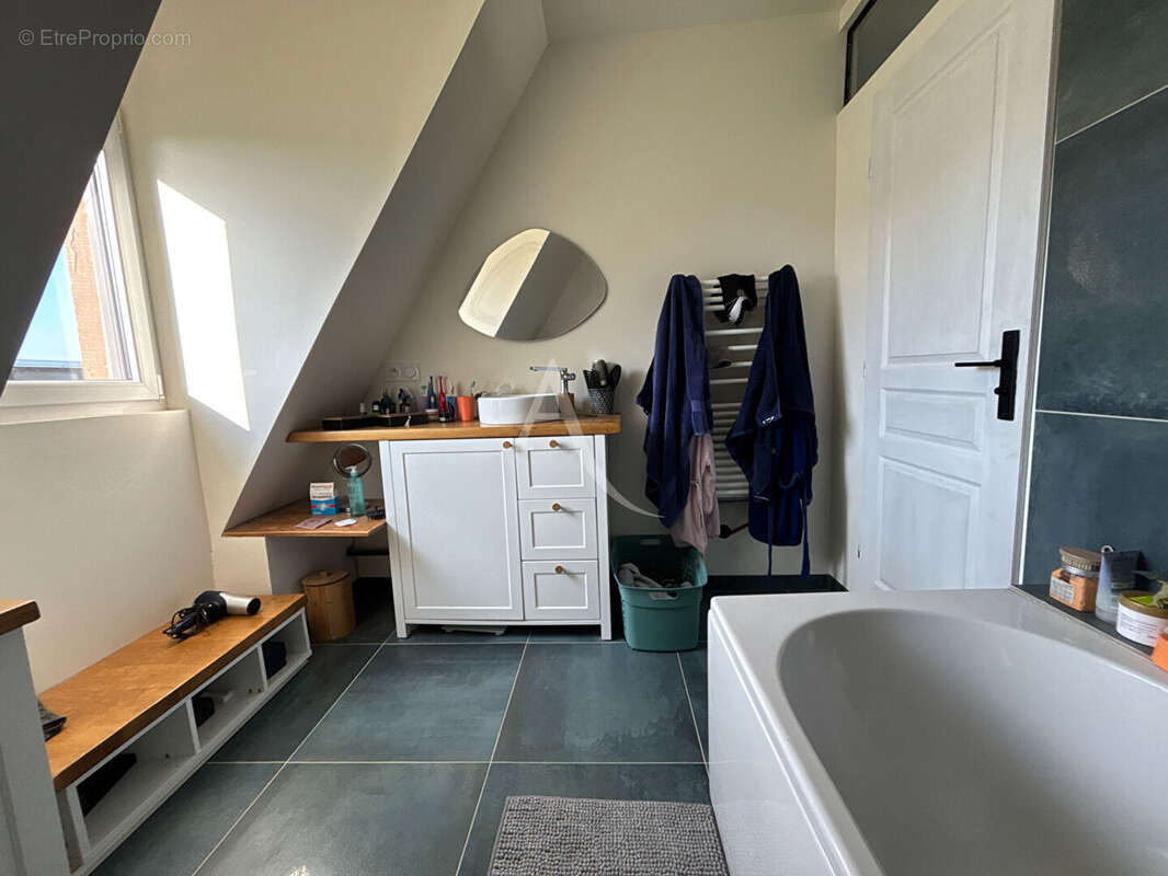 Maison à LA NEUVILLE-CHANT-D'OISEL
