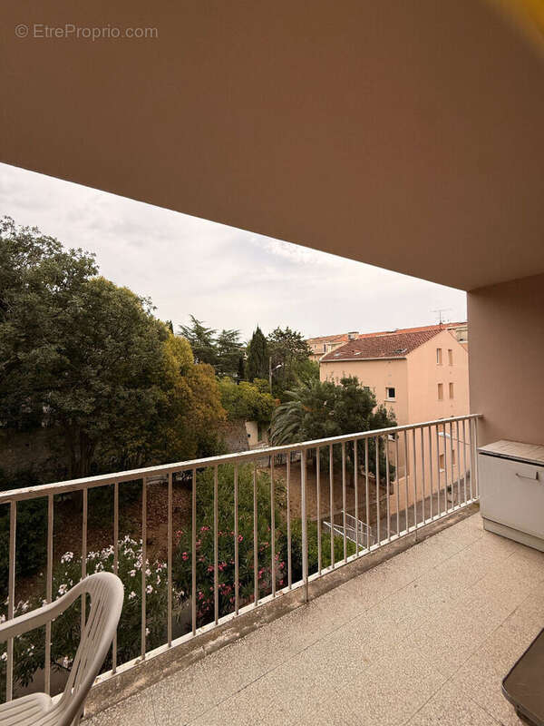 EXCLUSIVITE : Appartement Hyeres 1 pièce(s) 30 m2 - photo 3