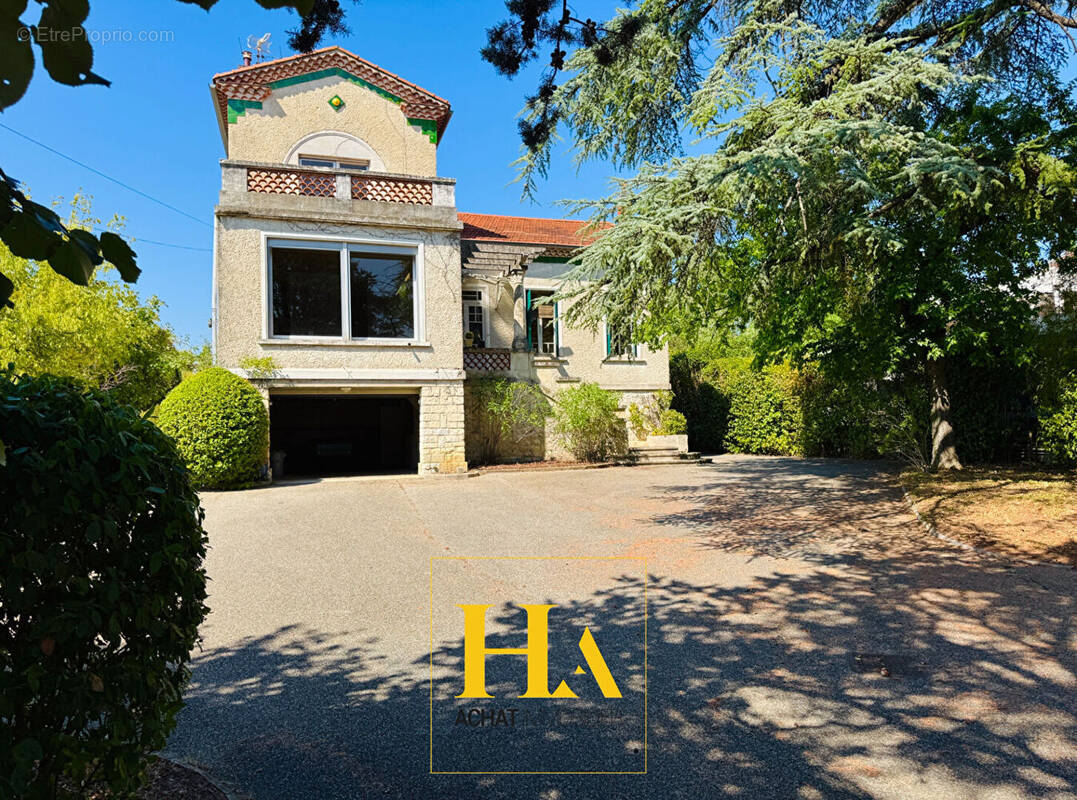 Maison à MONTELIMAR