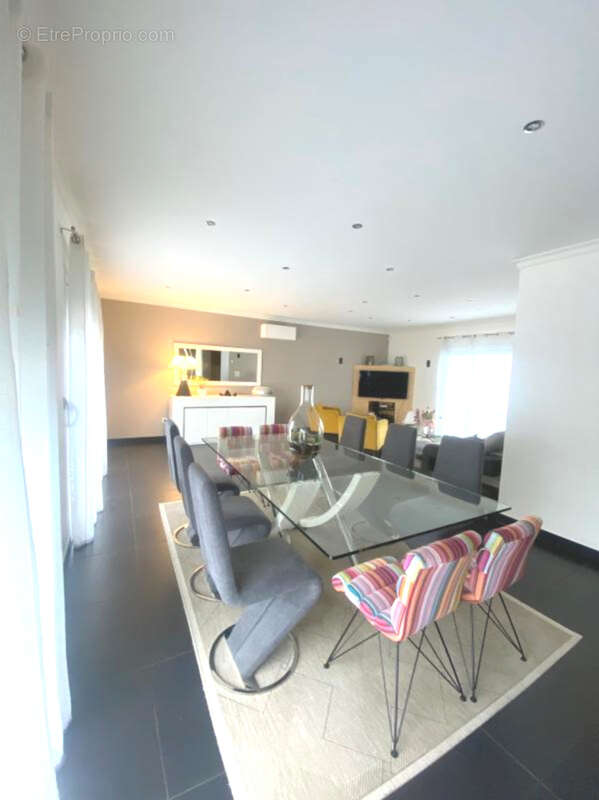 Maison à AMBARES-ET-LAGRAVE