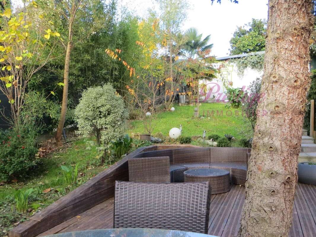 Maison à LE MESNIL-LE-ROI