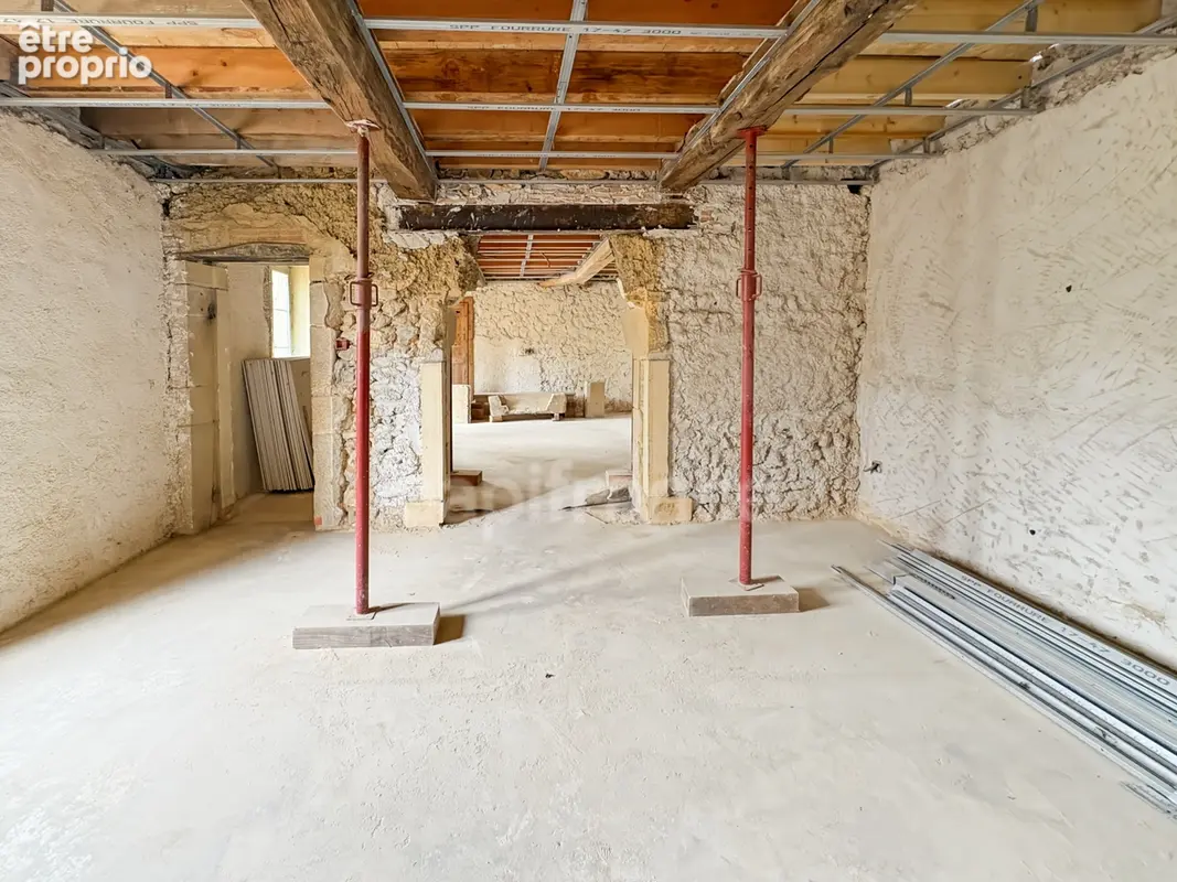 Maison de caractere, toiture recente, dependances et projet pret a realiser - photo 5