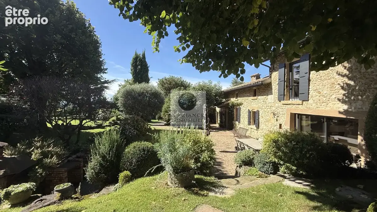 Propriété de caractère avec piscine - photo 1