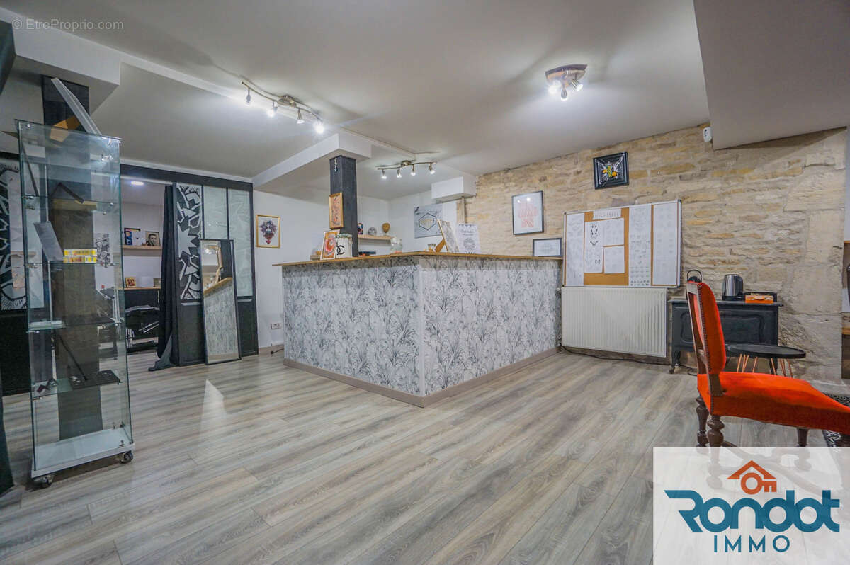 Commerce à IS-SUR-TILLE