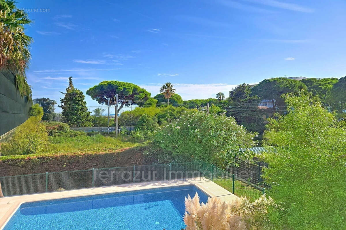 Appartement à VALLAURIS