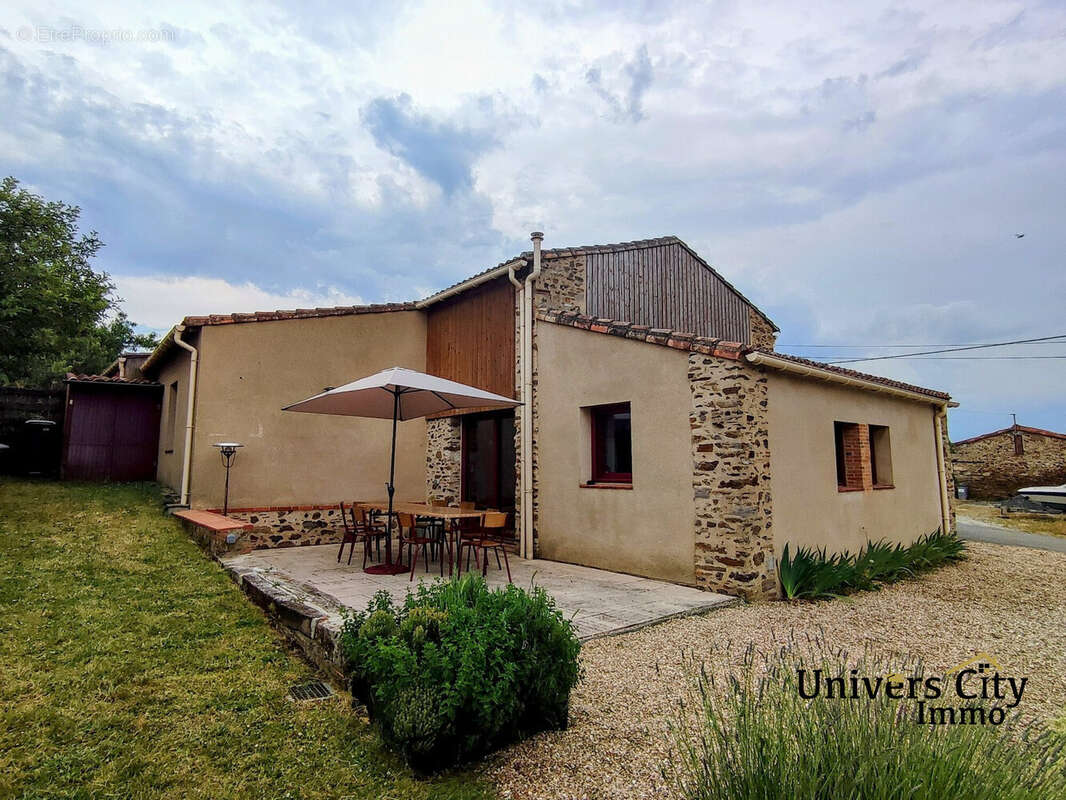 Maison à LE LOROUX-BOTTEREAU