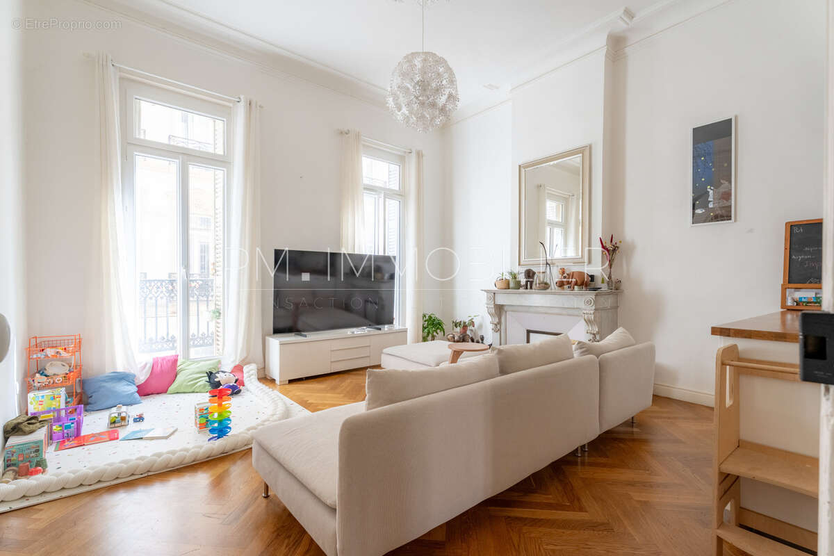 Appartement à MARSEILLE-1E