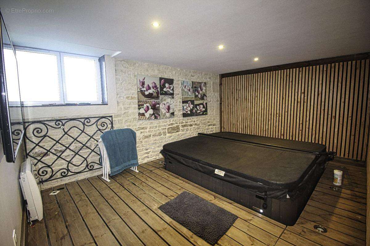 Maison à PRISSE-LA-CHARRIERE