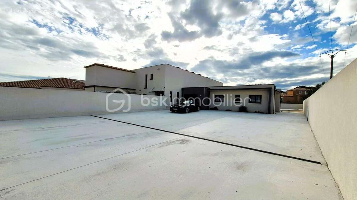 *** nouveaute- villa comtemporaine meublée- 100m²- plain pied- 3 chambres- garage- jardin- vue *** - photo 7