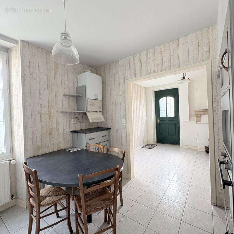 SOUS COMPROMIS Maison familiale avec garage et jardin clos au coeur de Saint-Lumine-de-Clisson - photo 5