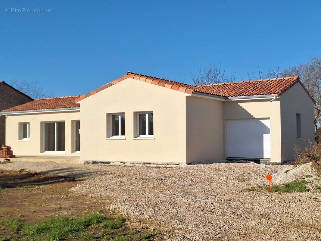 Maison à AGRIS