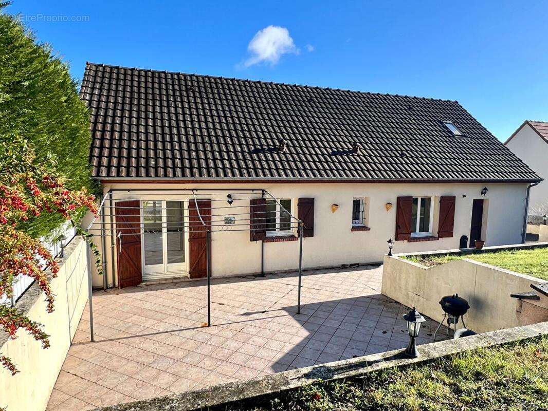 Maison à SAINT-HILAIRE-LA-GRAVELLE