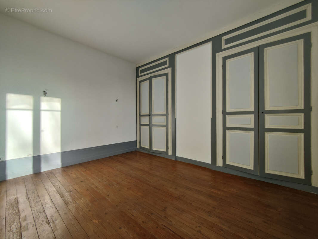 Superbe maison bourgeoise de 160 m2 hab avec sous-sol grand garage de 30 m2 sur 270 m2 de terrain clos au calm - photo 8