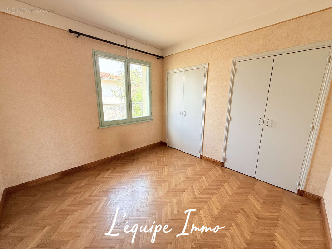 HYPER CENTRE - Maison T6 de 147 m2 - Parcelle de 747 m2- Double garage - - photo 15