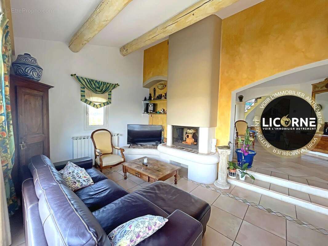 Maison à SAINT-CYR-SUR-MER