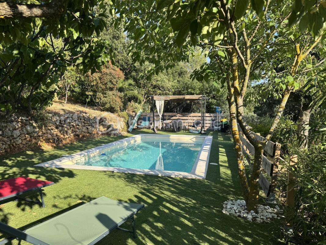 À La Roquebrussanne ( 83136), maison de charme dans un écrin de nature avec panorama exceptionnel, grand terrain et piscine - photo 26
