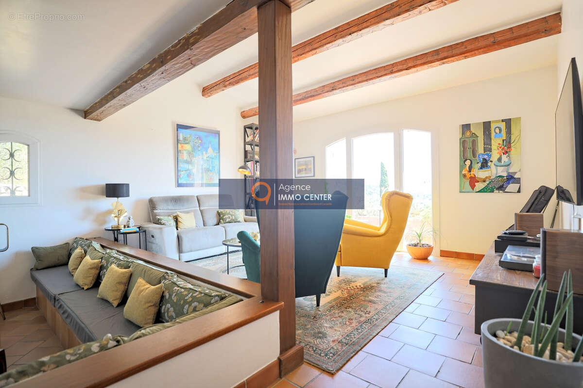 Maison traditionnelle de 150 m2 sur une parcelle de 2335 m2, avec piscine, garage - photo 5
