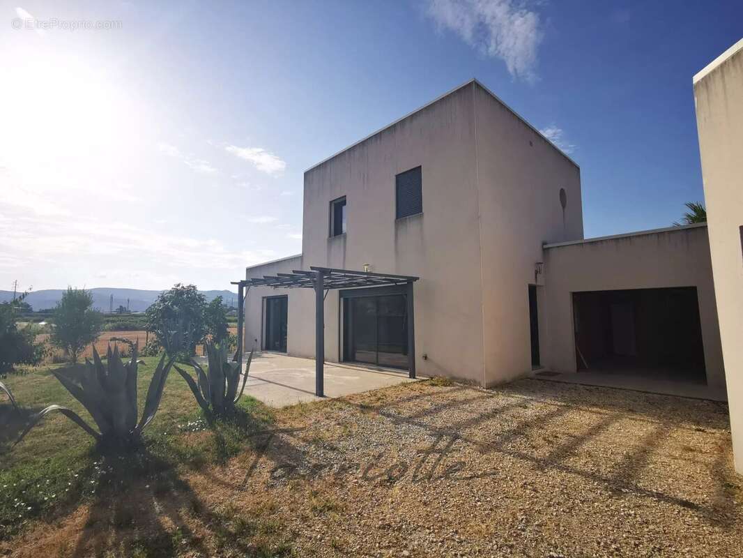 Maison à MONTELIMAR