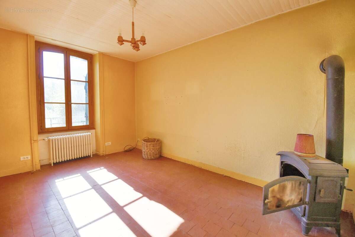 Maison à OUROUX-EN-MORVAN