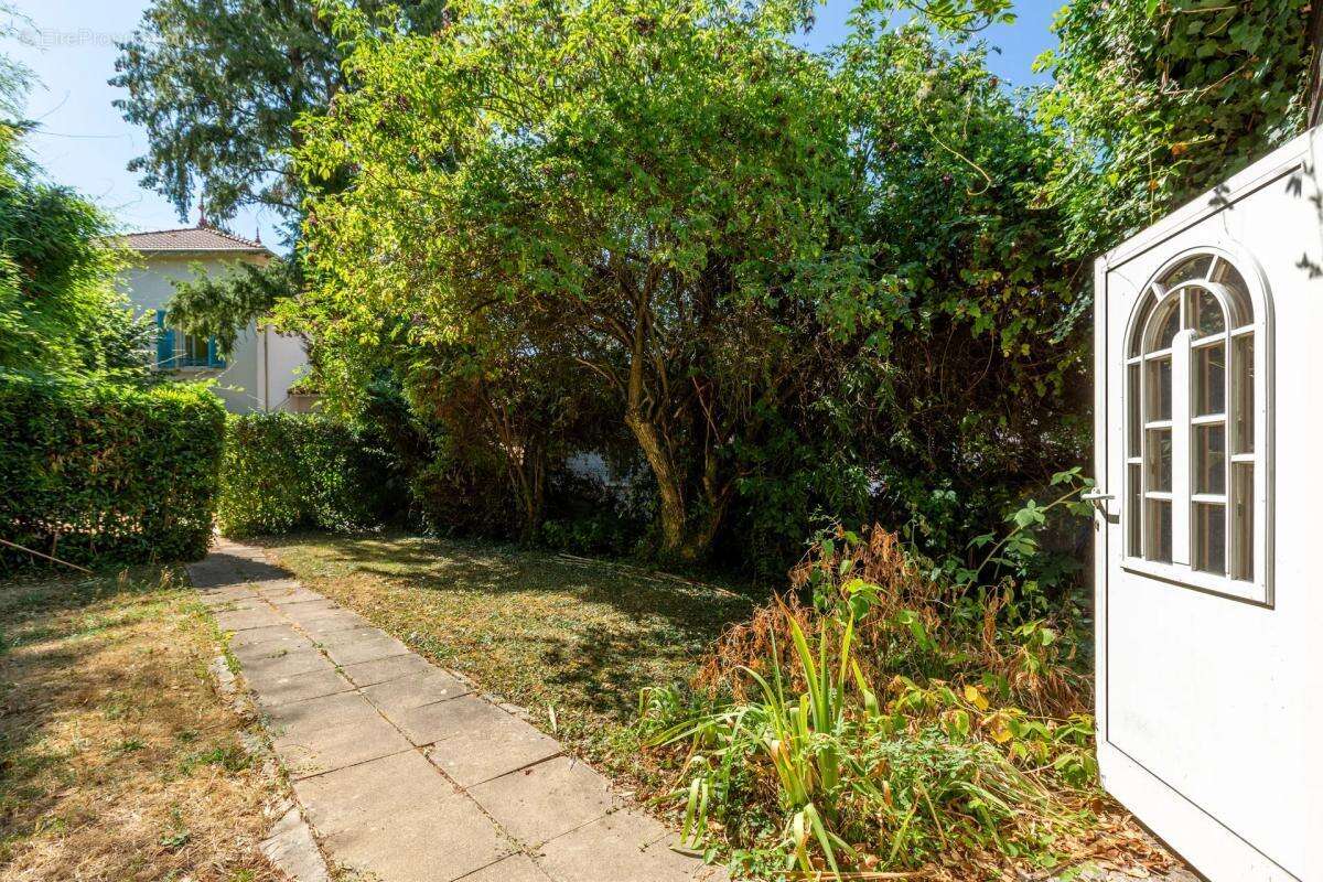 Charmante maison Bourgeoise de 8 pièces de 251 m² avec annexes - photo 8