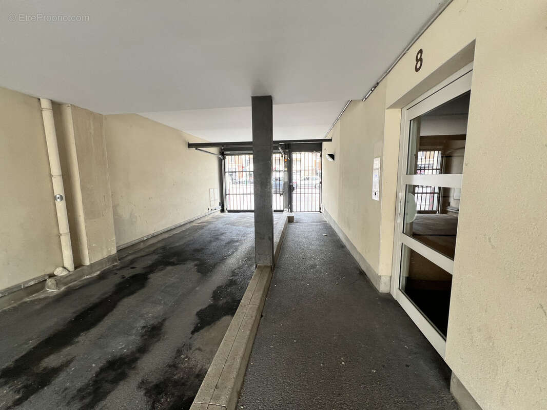 Ideal investissement- secteur avenue de paris - appartement type 2 de 67m2 + box garage - vendu loué - photo 2