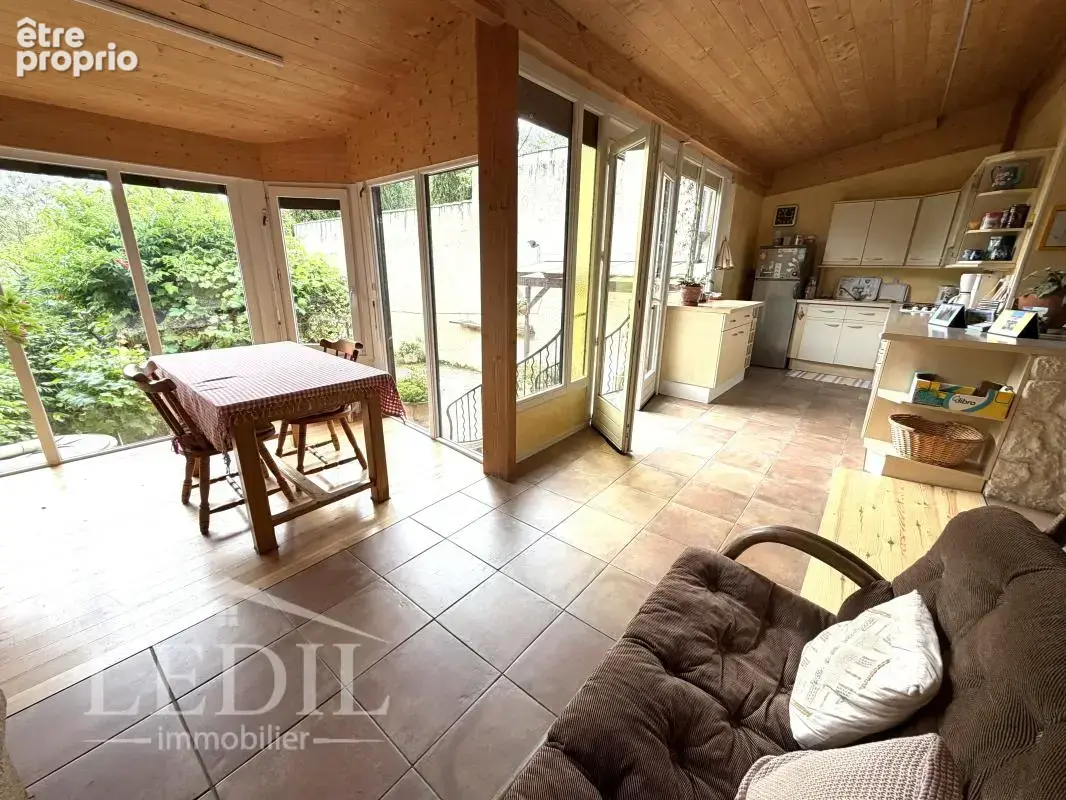 Maison de ville avec jardin, terrasse et garage - photo 2