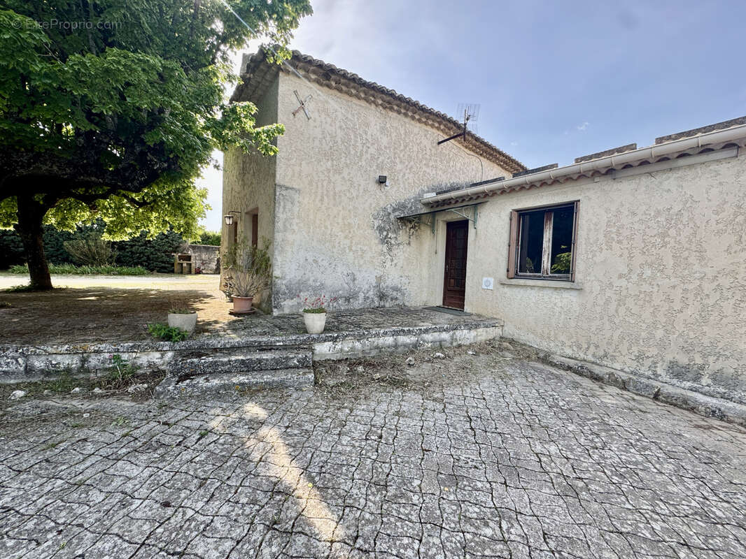 Maison à SAINTE-CECILE-LES-VIGNES